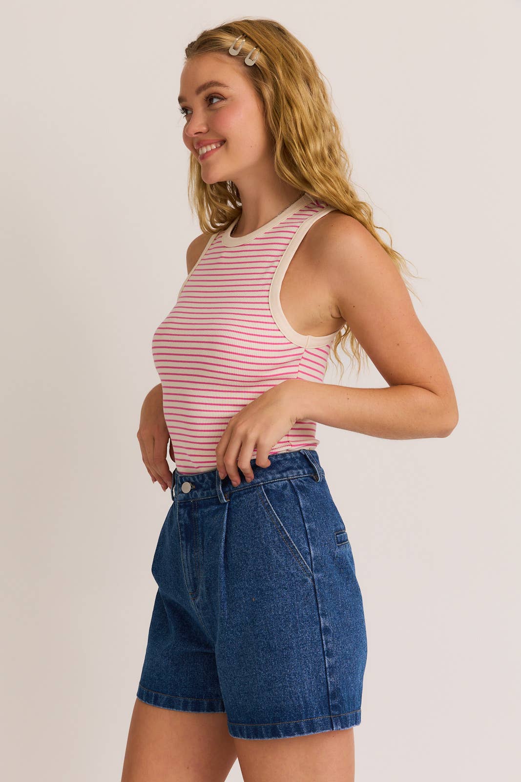 ROUND NECK SLEEVELESS STRIPE BODYSUIT: CREAM-BLACK STRIPE / M