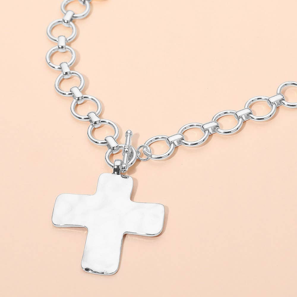 Hammered Matte Metal Cross Pendant Chunky Chain Toggle Necklace: Gold
