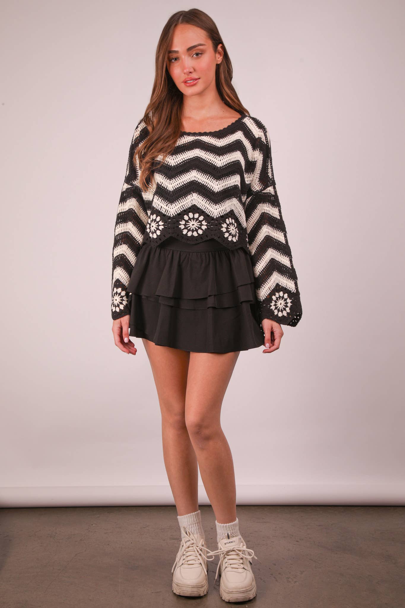 -Riffled Tiered Layers Activewear Skirt with shorts: BLACK / S-M-L/2-2-2