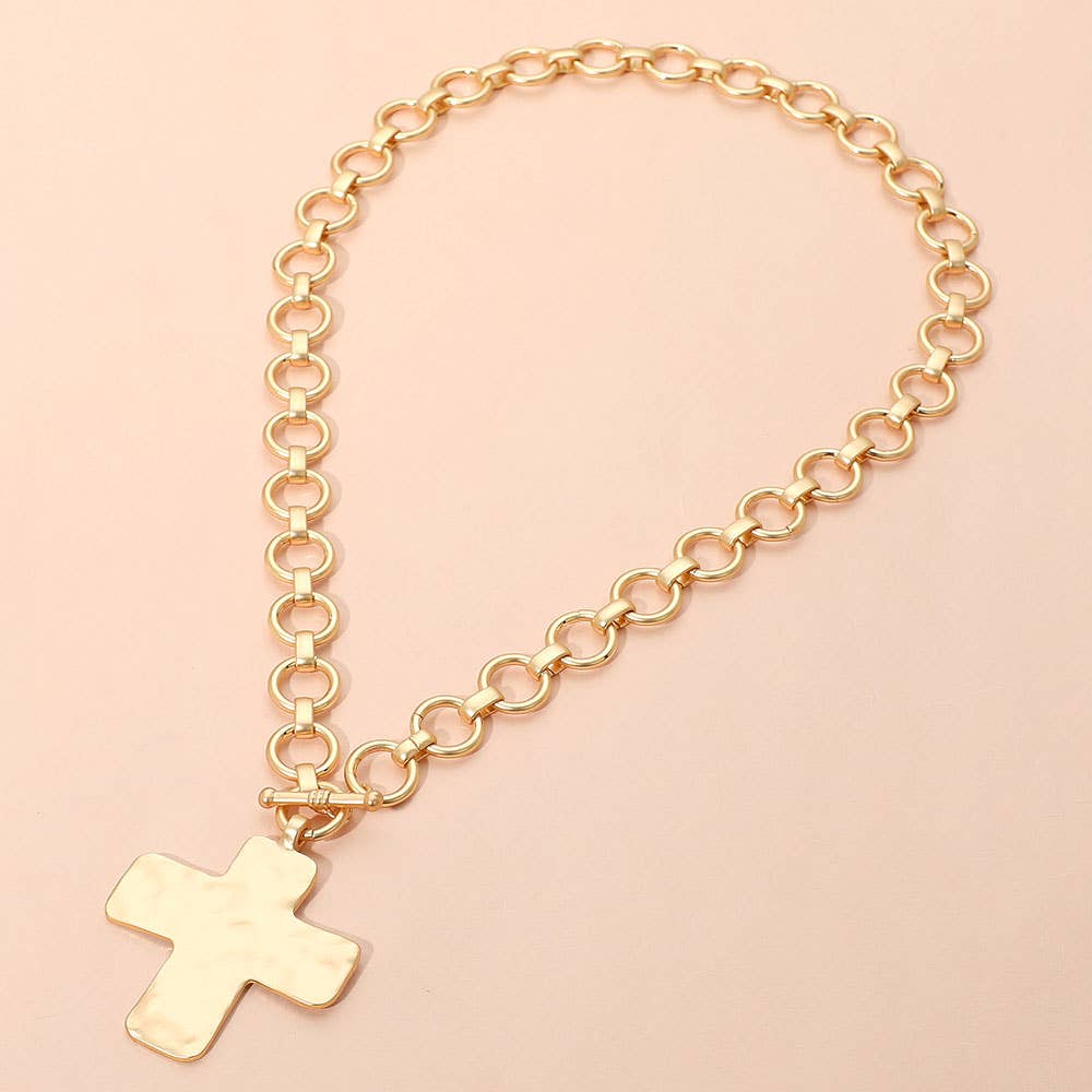 Hammered Matte Metal Cross Pendant Chunky Chain Toggle Necklace: Gold