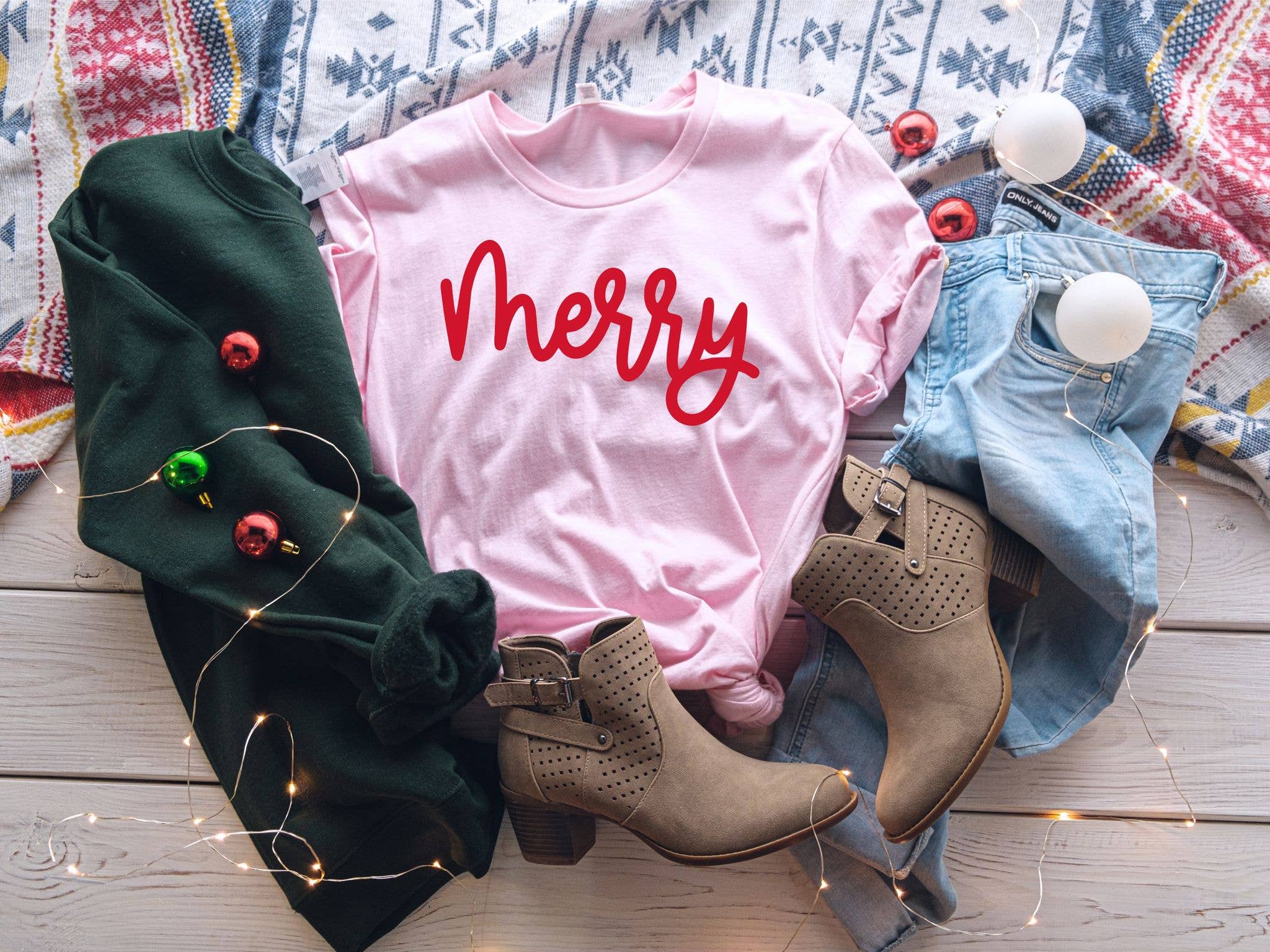 PINK MERRY SHORT SLEEVE CHRISTMAS GRAPHIC TEE