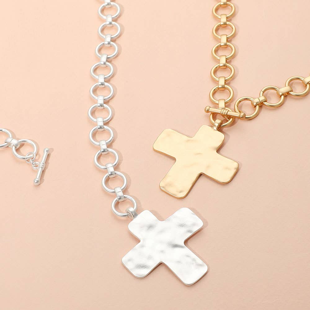Hammered Matte Metal Cross Pendant Chunky Chain Toggle Necklace: Gold