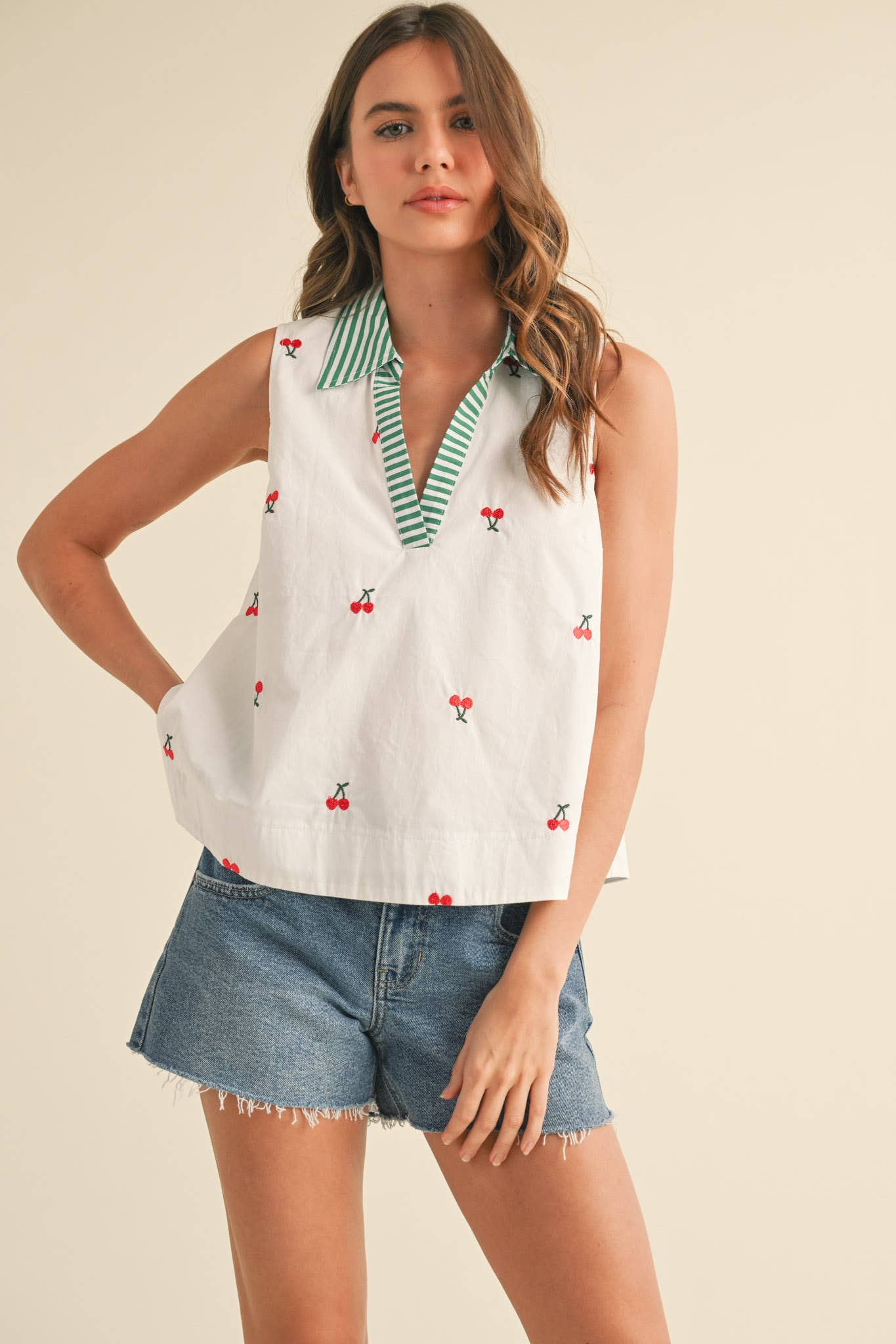 &merci FRUIT EMBROIDERY COLLARED TANK Cherry / size Small