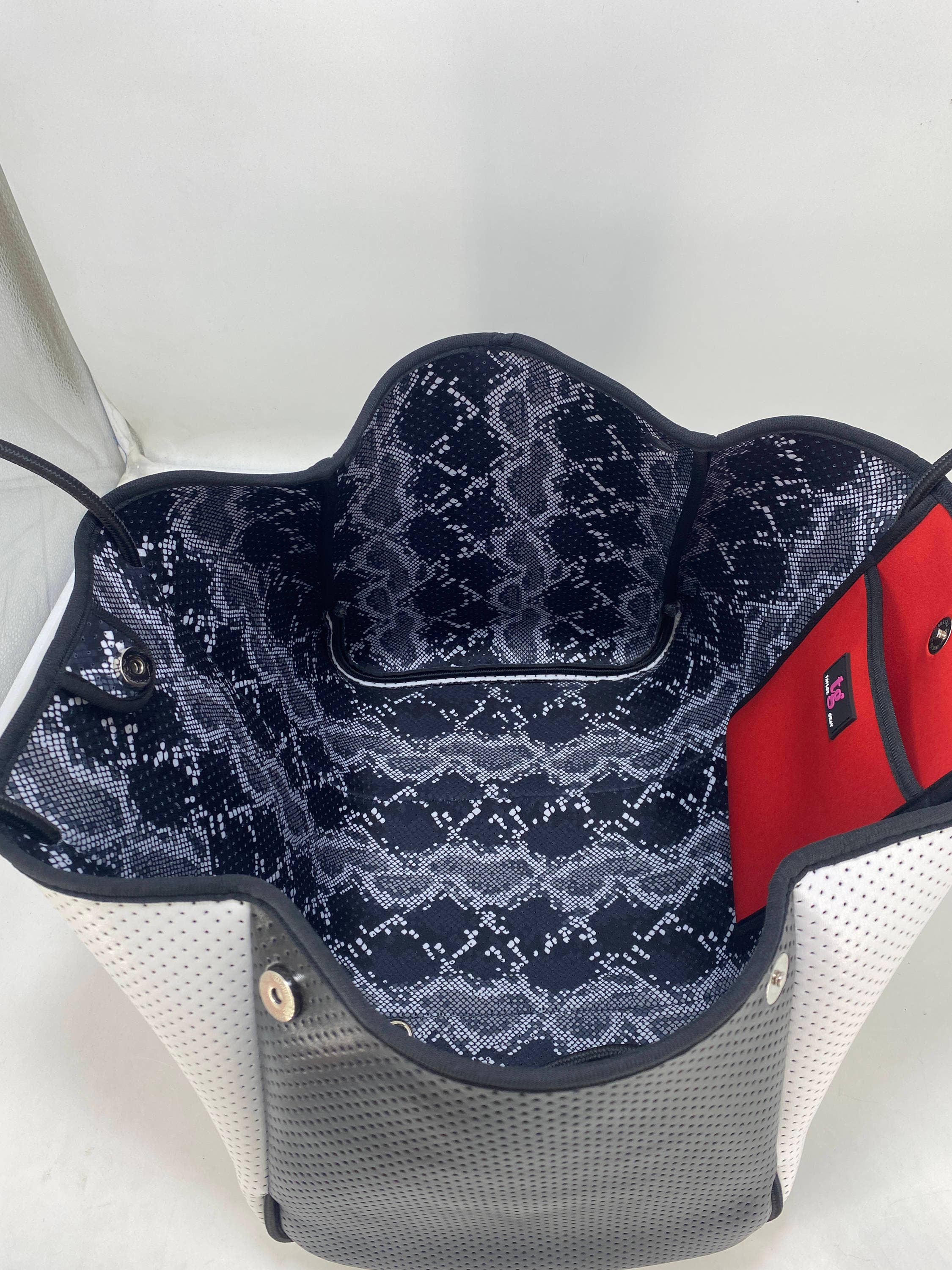 The Erin Neoprene Tote | shoptaylorgray
