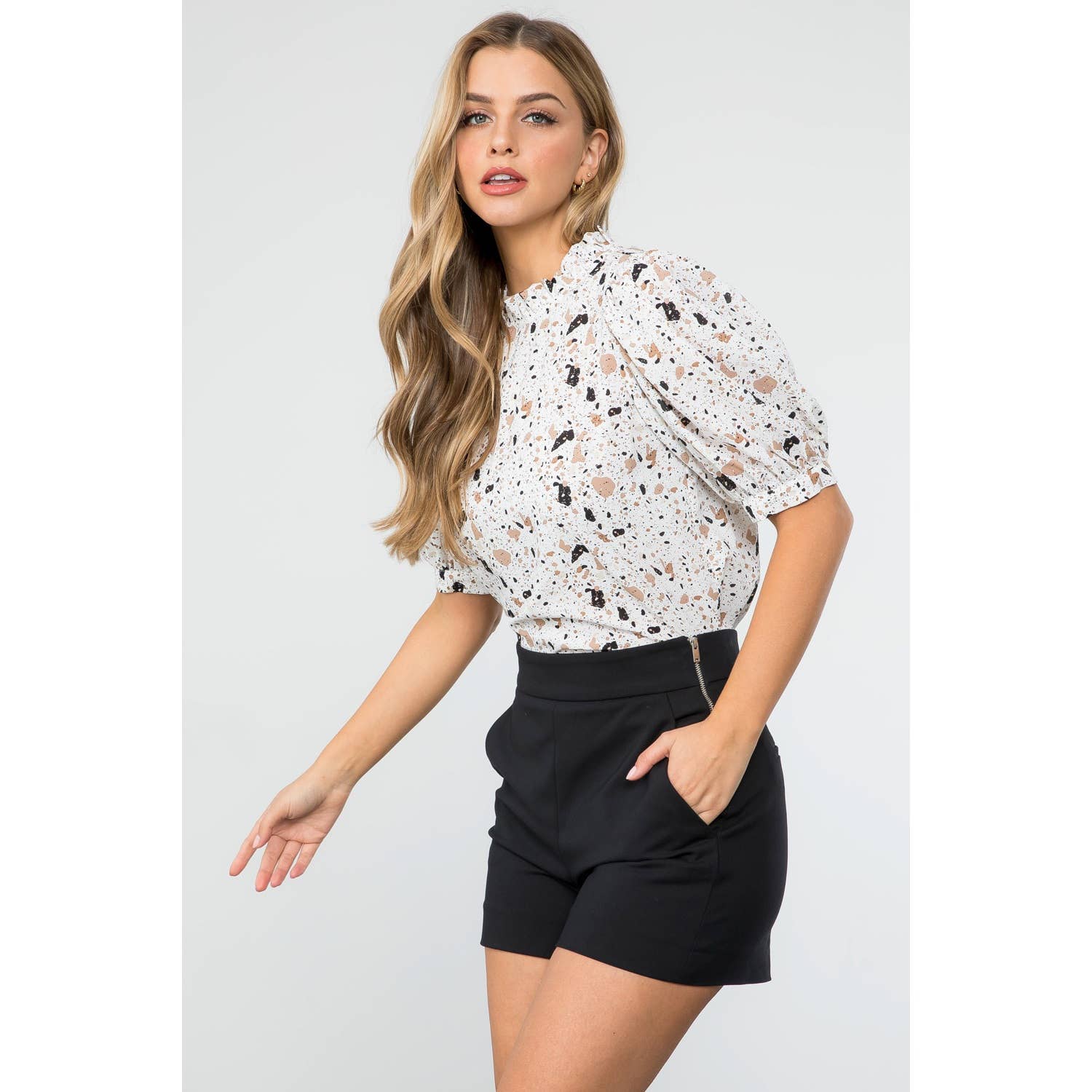 Spotted Print Short Sleeve Blouse: WHITE / M