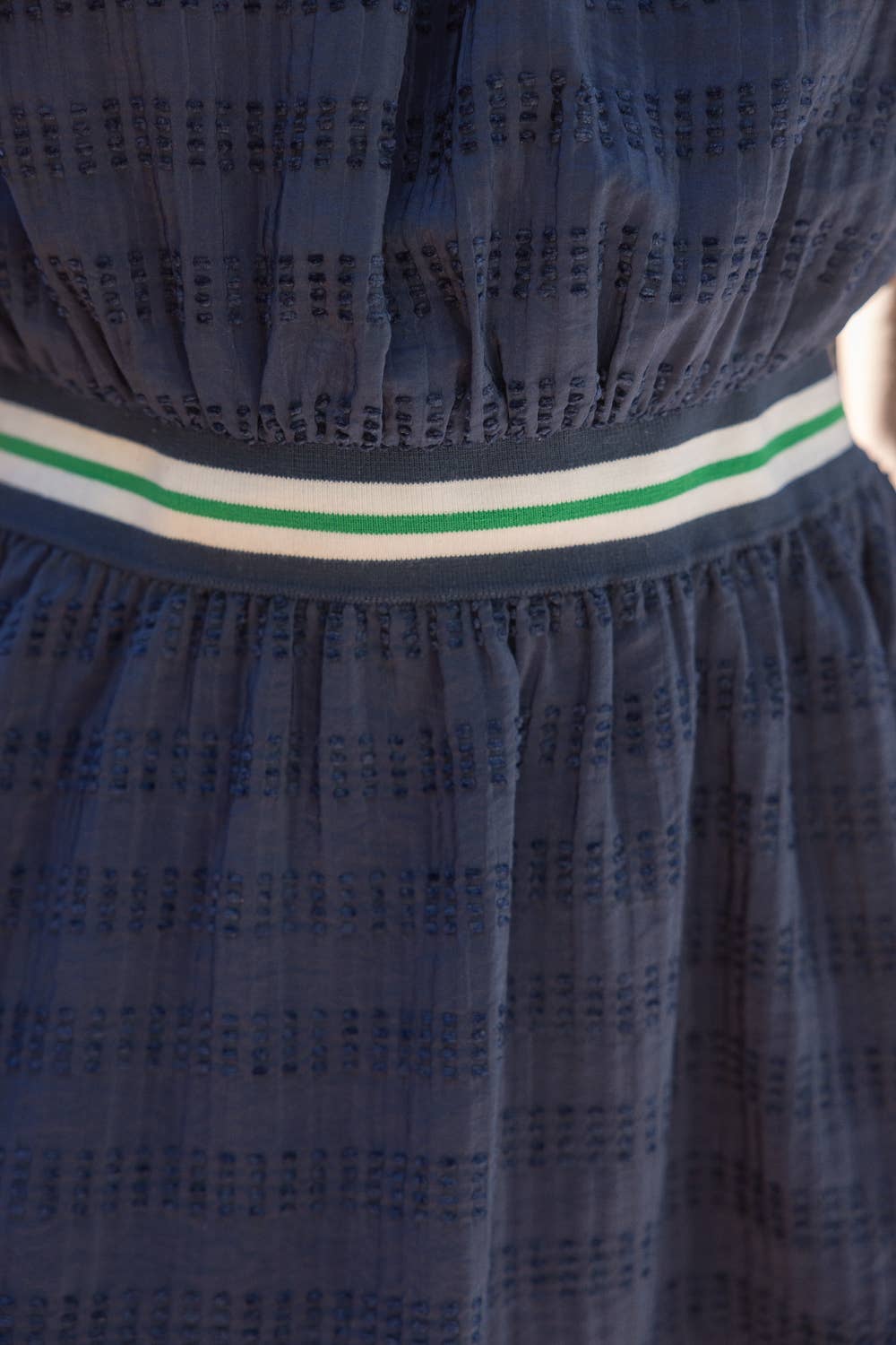 VOY Stripe Elastic Band Detailed Textured Dress: Navy / MEDIUM