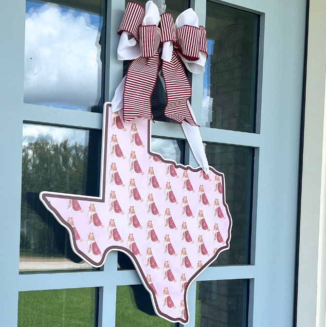 Queen of Aggieland (Pattern)- Door Hanger: Yes, please include the bow