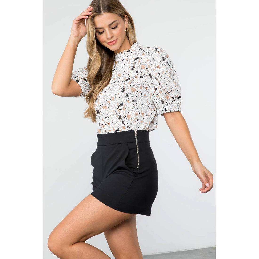 Spotted Print Short Sleeve Blouse: WHITE / M