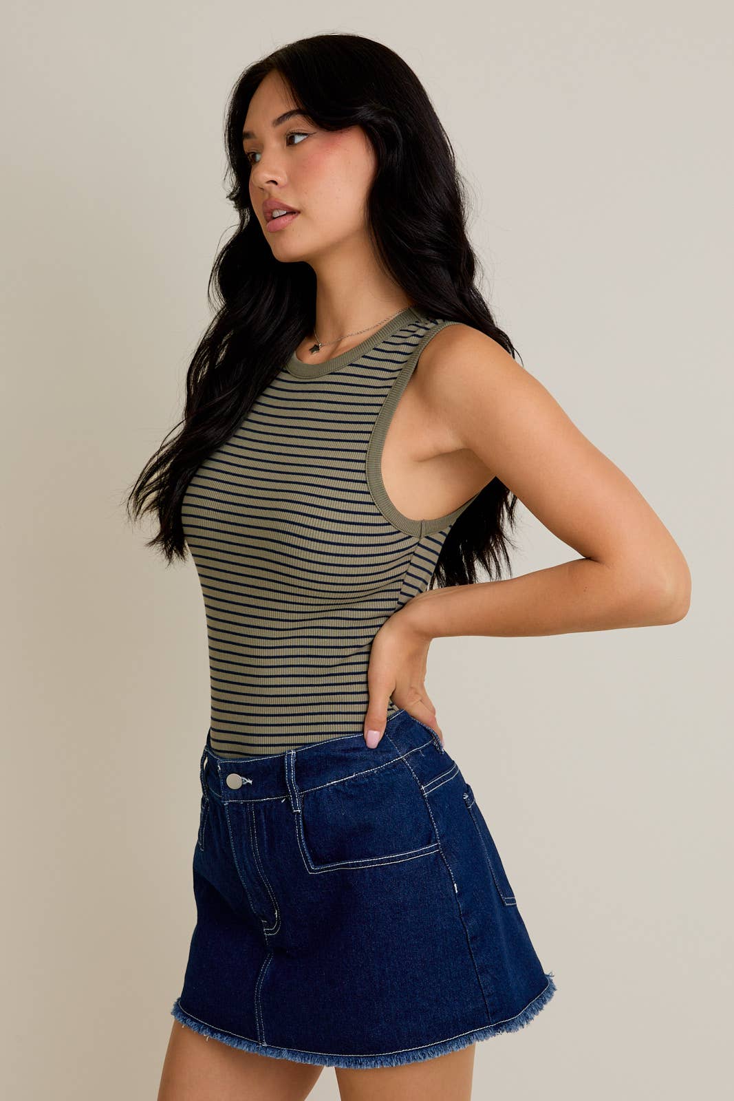 ROUND NECK SLEEVELESS STRIPE BODYSUIT: OLIVE-NAVY STRIPE / S