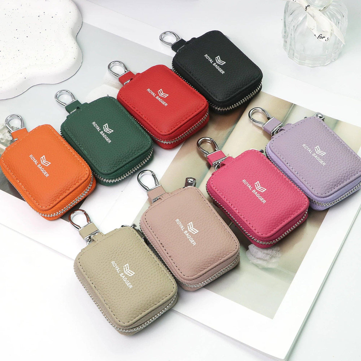 3901 Leather Earphone Pouch with Keychain: Black