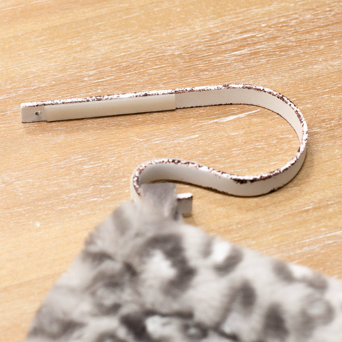 Metal Stocking Hook   Antique White   0.5x2.25x5