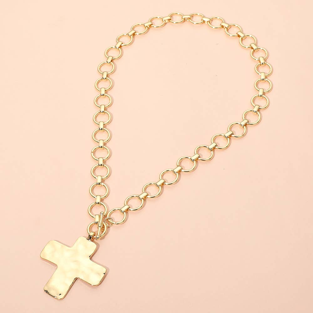 Hammered Matte Metal Cross Pendant Chunky Chain Toggle Necklace: Gold