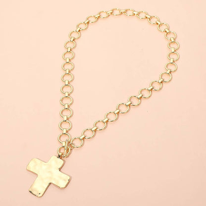 Hammered Matte Metal Cross Pendant Chunky Chain Toggle Necklace: Gold