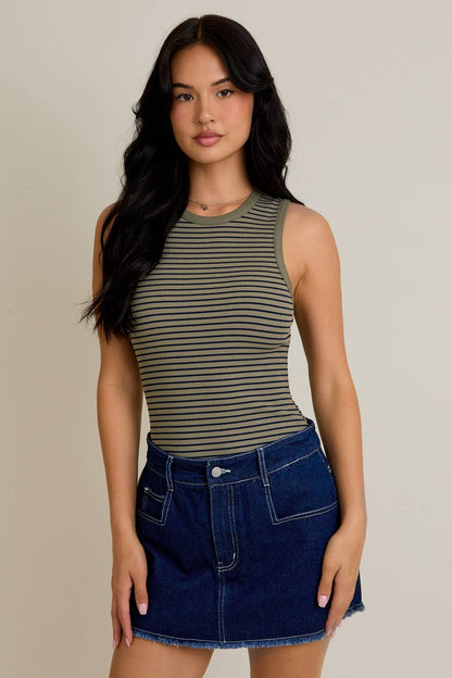 ROUND NECK SLEEVELESS STRIPE BODYSUIT: BROWN-WHITE STRIPE / M