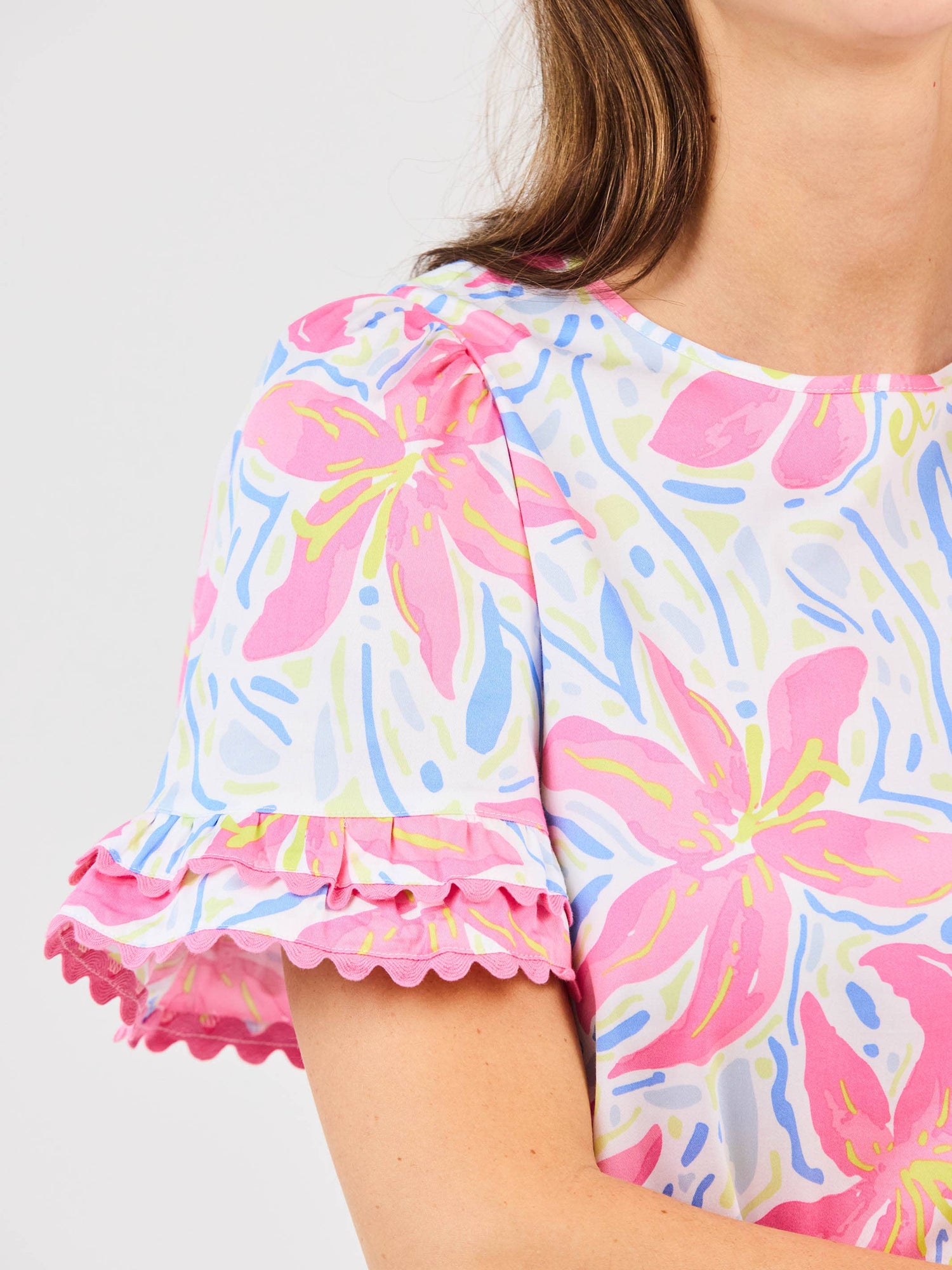 Cassidy Top | Hibiscus Harmony White: 2-2-2;S-M-L