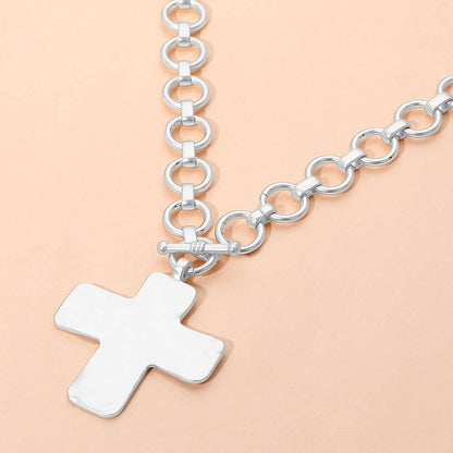 Hammered Matte Metal Cross Pendant Chunky Chain Toggle Necklace: Gold