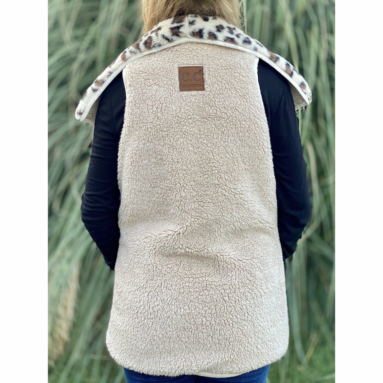 Reversible Leopard Print Sherpa/Faux Fur Vest VT716: S
