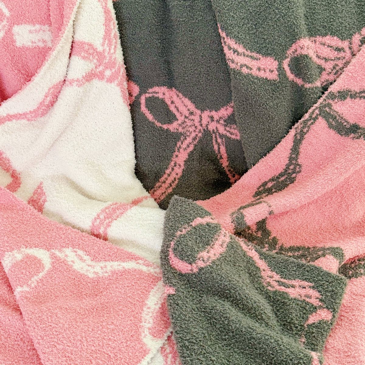 Bow Scalloped Coziest Blanket: Gray/Pink