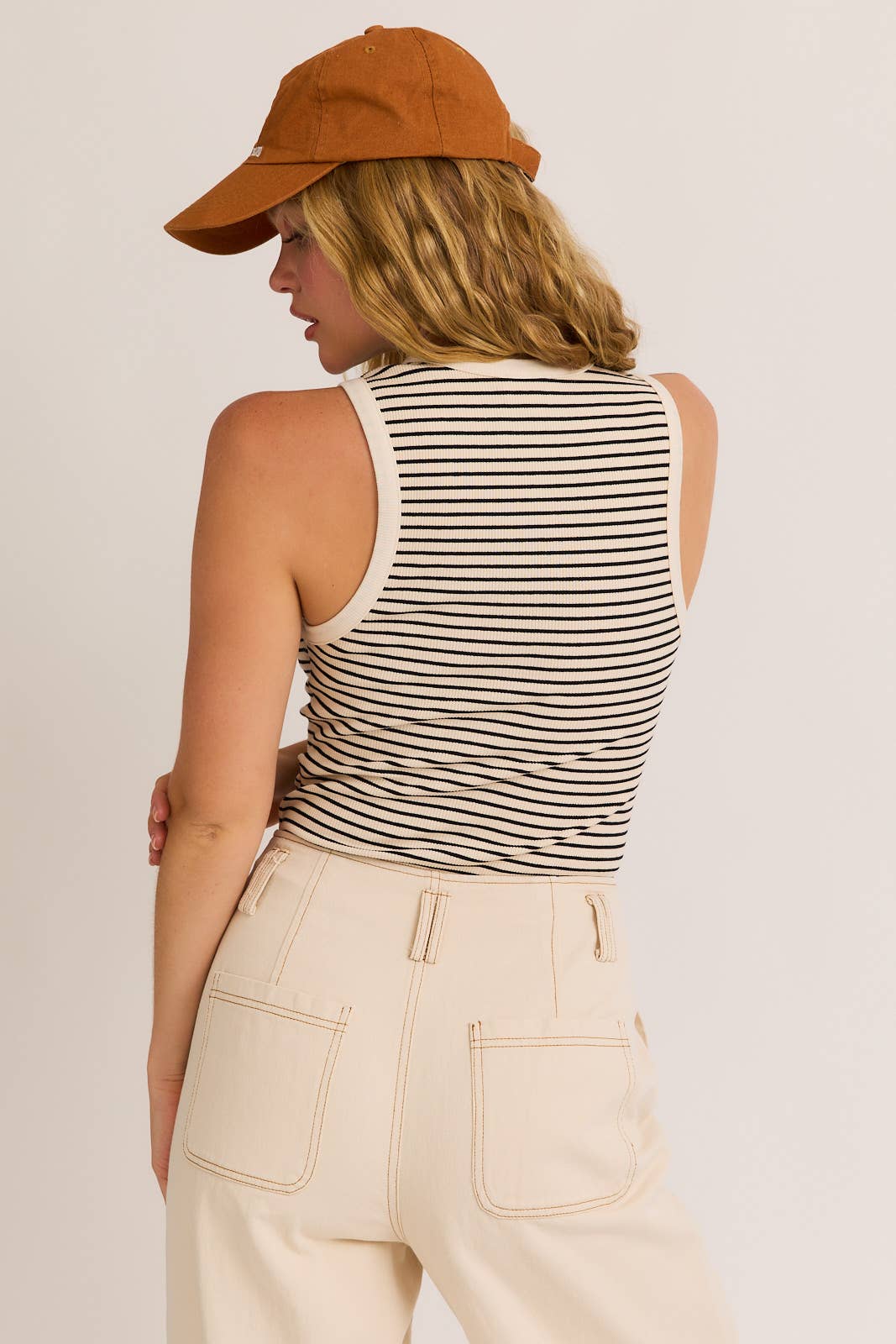 ROUND NECK SLEEVELESS STRIPE BODYSUIT: BROWN-WHITE STRIPE / M