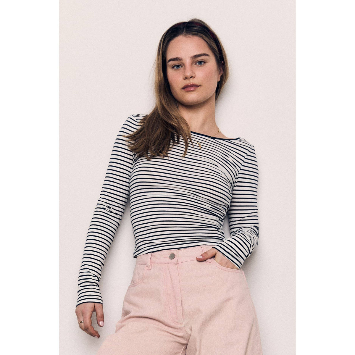 Open Back Striped Long Sleeve Fitted Cotton Tee: WHITE/NAVY