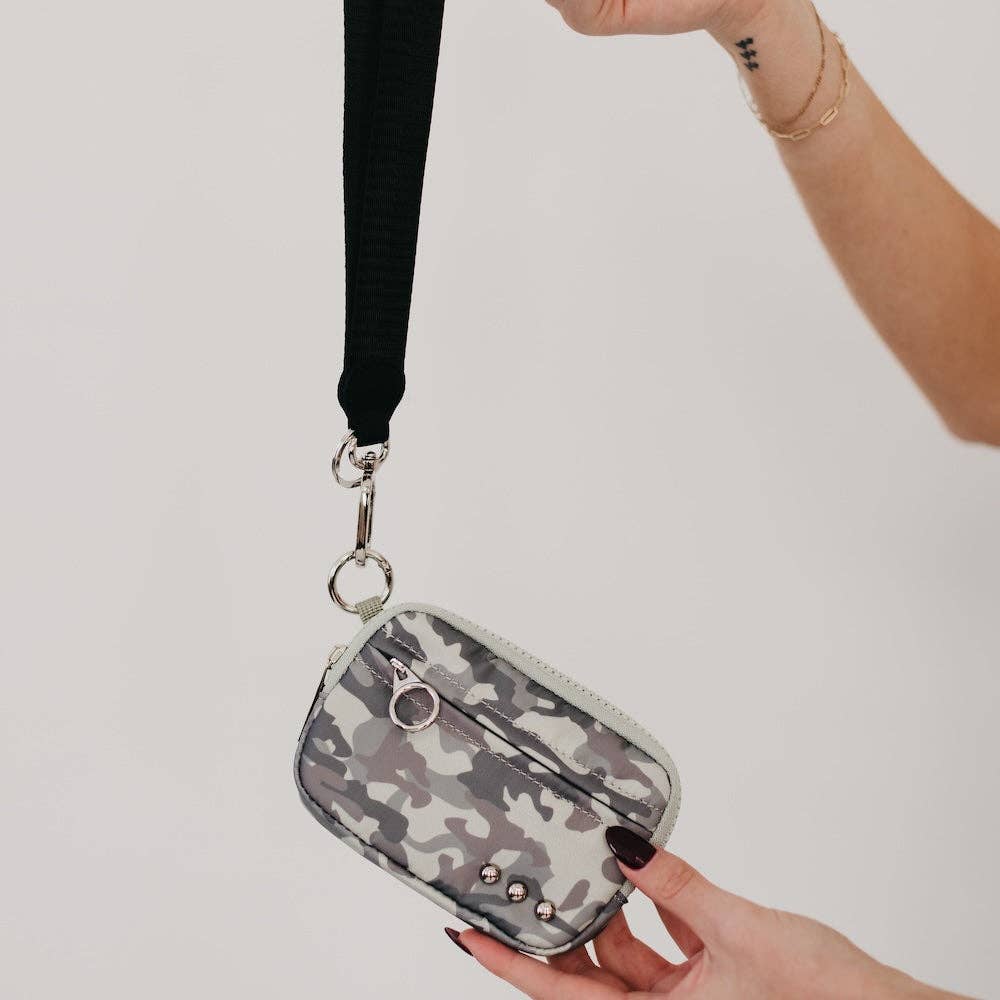 Nelly Nylon Card Wallet Wristlet: GREY CAMO