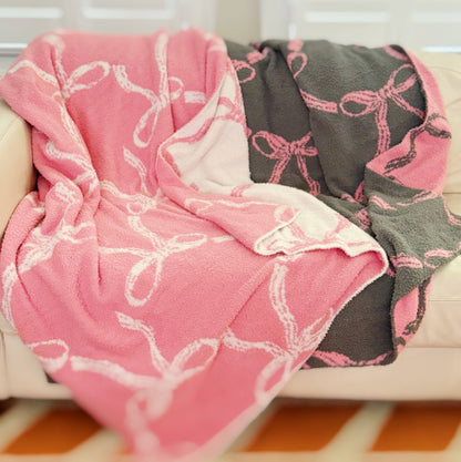 Bow Scalloped Coziest Blanket: Gray/Pink