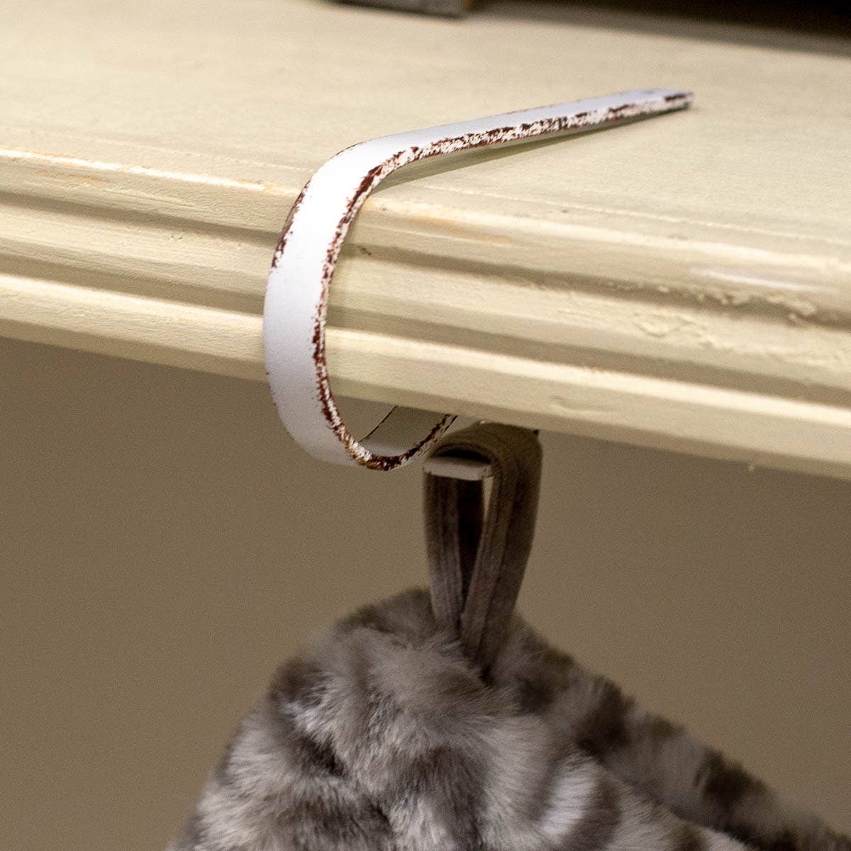 Metal Stocking Hook   Antique White   0.5x2.25x5