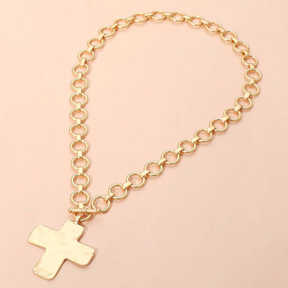 Hammered Matte Metal Cross Pendant Chunky Chain Toggle Necklace: Gold
