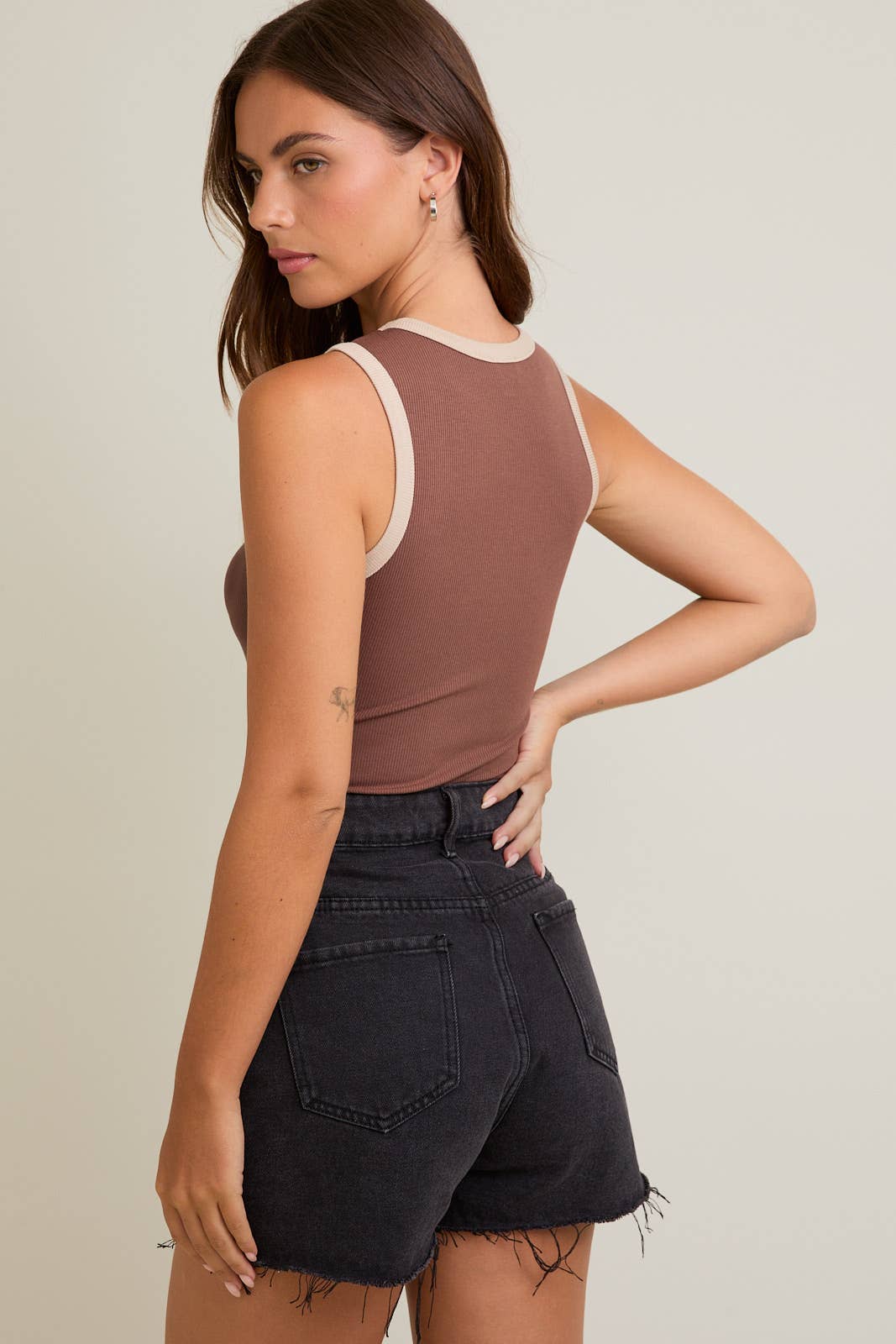ROUND NECK SLEEVELESS RIBBED COLOR BLOCK BODYSUIT: DK GREEN-NAVY / XS