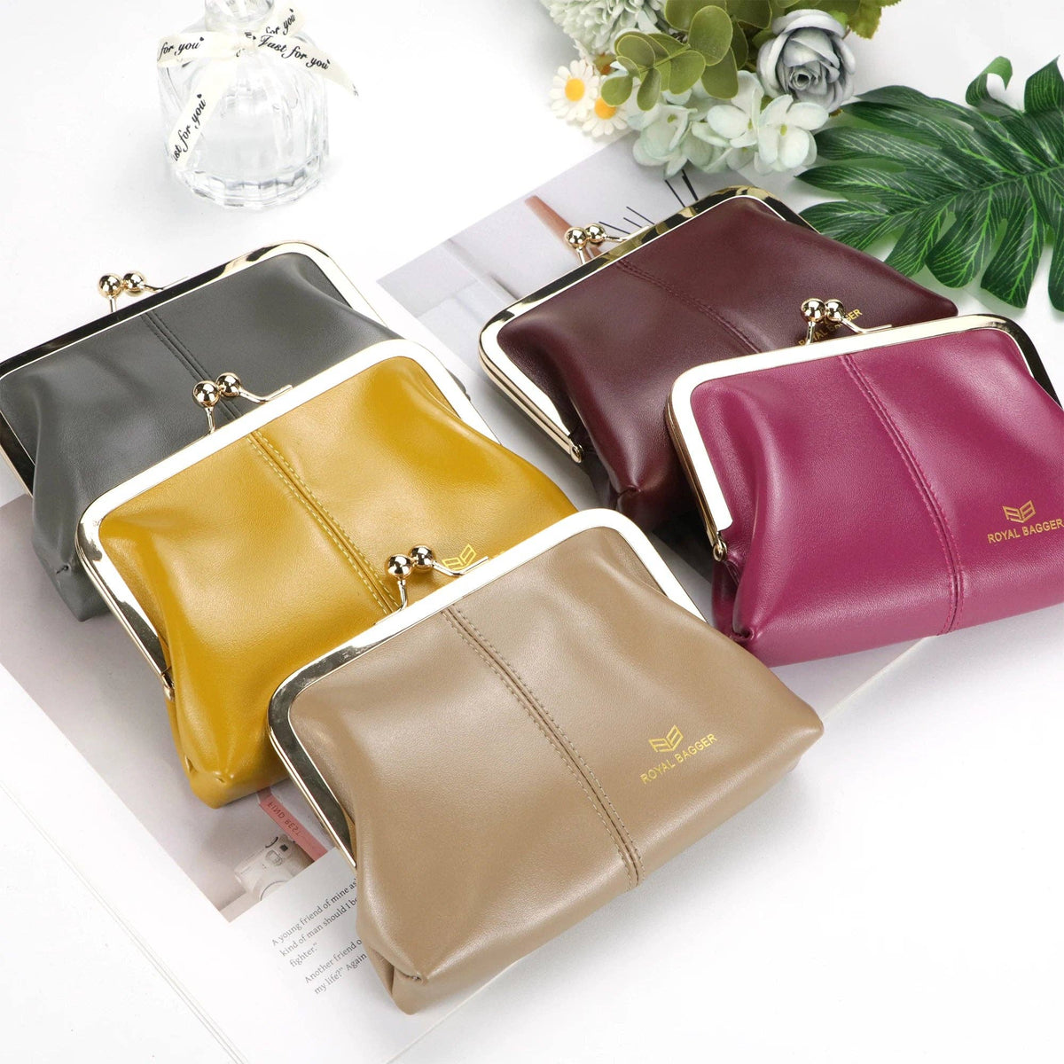 4120 Leather RFID Kiss-Lock Wallet: Black