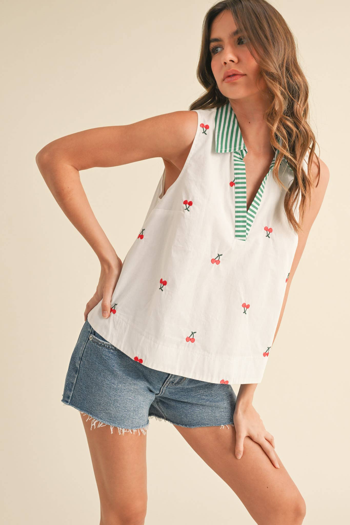 &amp;merci FRUIT EMBROIDERY COLLARED TANK  Cherry / size Small