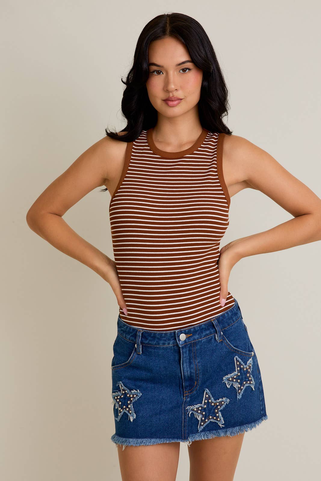 ROUND NECK SLEEVELESS STRIPE BODYSUIT: BROWN-WHITE STRIPE / M