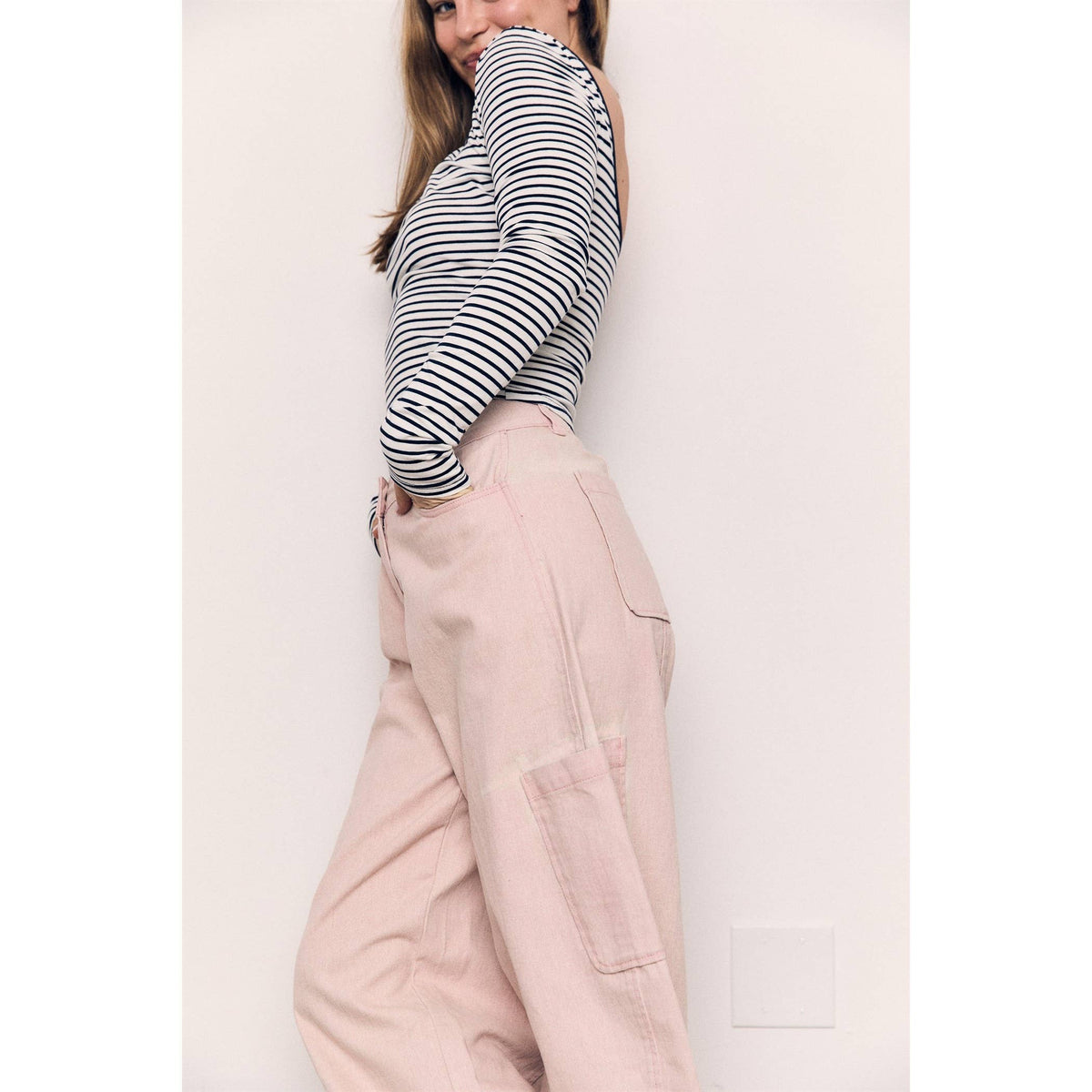 Open Back Striped Long Sleeve Fitted Cotton Tee: WHITE/NAVY