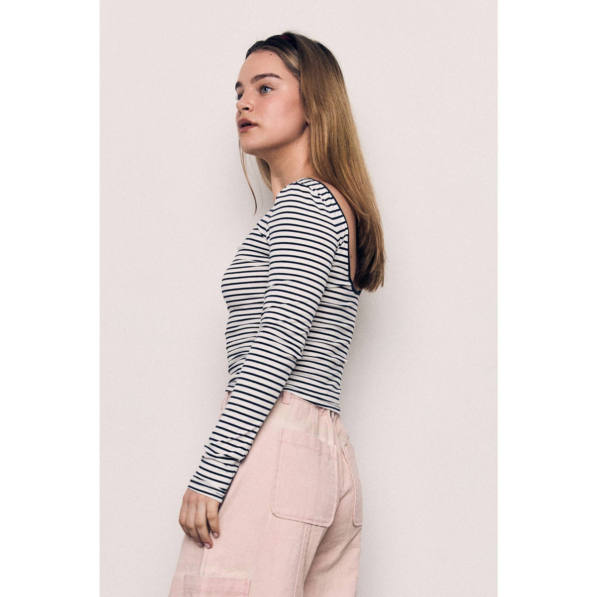 Open Back Striped Long Sleeve Fitted Cotton Tee: WHITE/NAVY