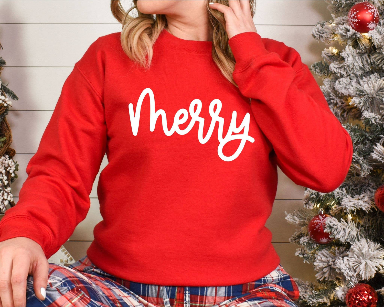 MERRY RED WHITE BLACK FRIDAY CHRISTMAS GRAPHIC TE: XL short sleeve